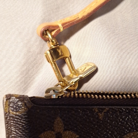 Louis Vuitton Brown and Gold Monogram Clutch - Picture 7 of 11